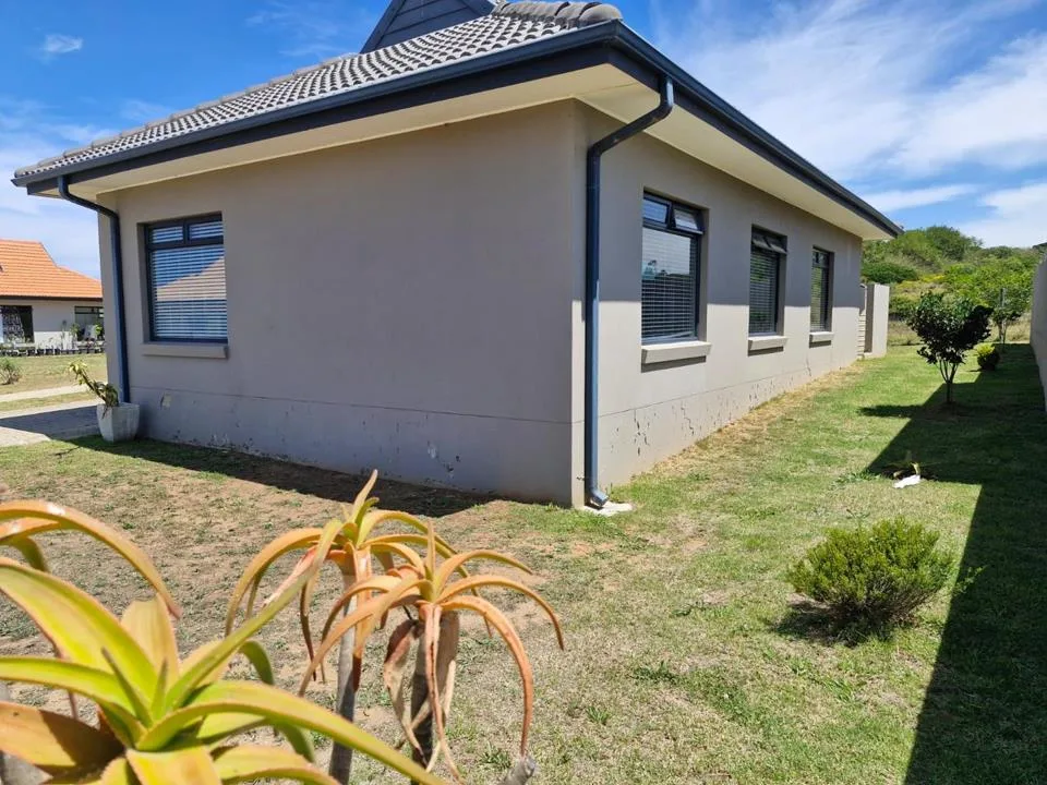 3 Bedroom House for sale in Kidds Beach