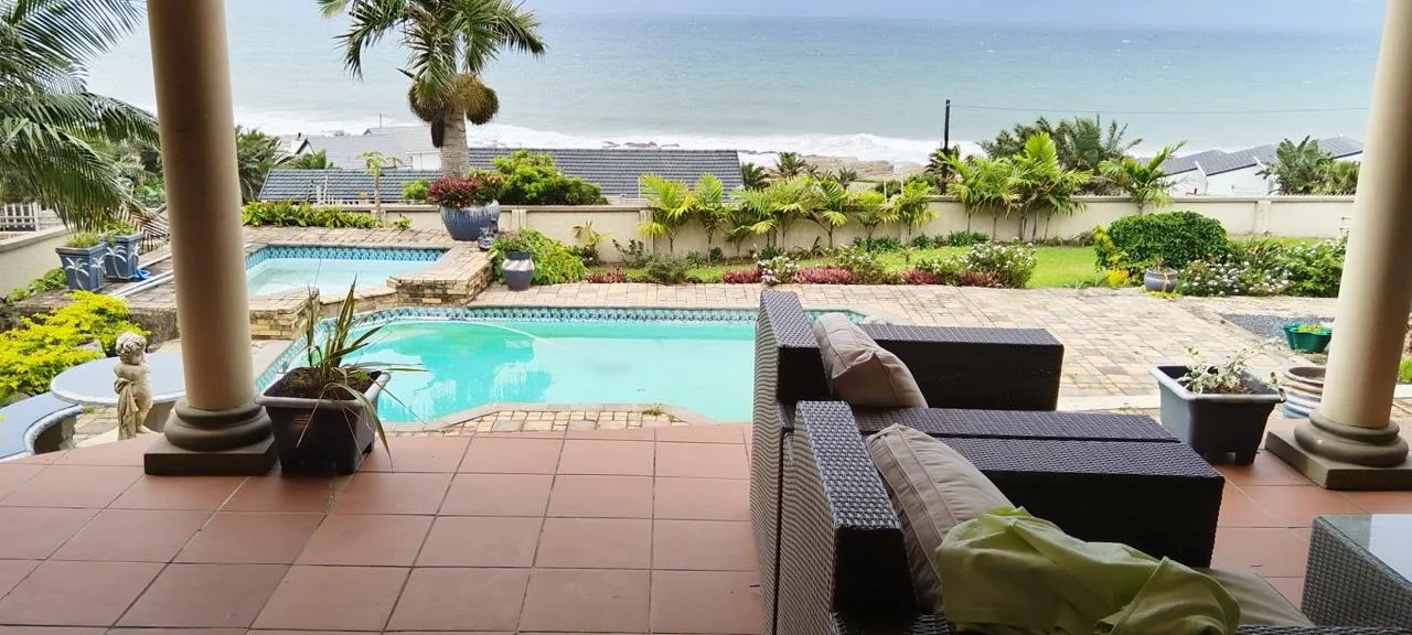 12 Bedroom House for sale in Manaba Beach