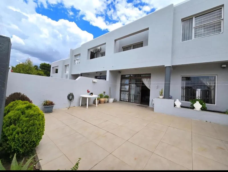 Property for sale in Glenvista