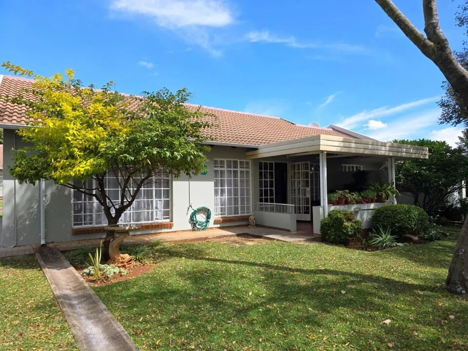 3 Bedroom Townhouse for sale in Die Hoewes