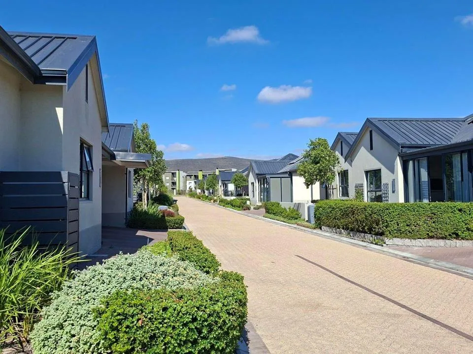 2 Bedroom Townhouse for sale in Burgundy Estate