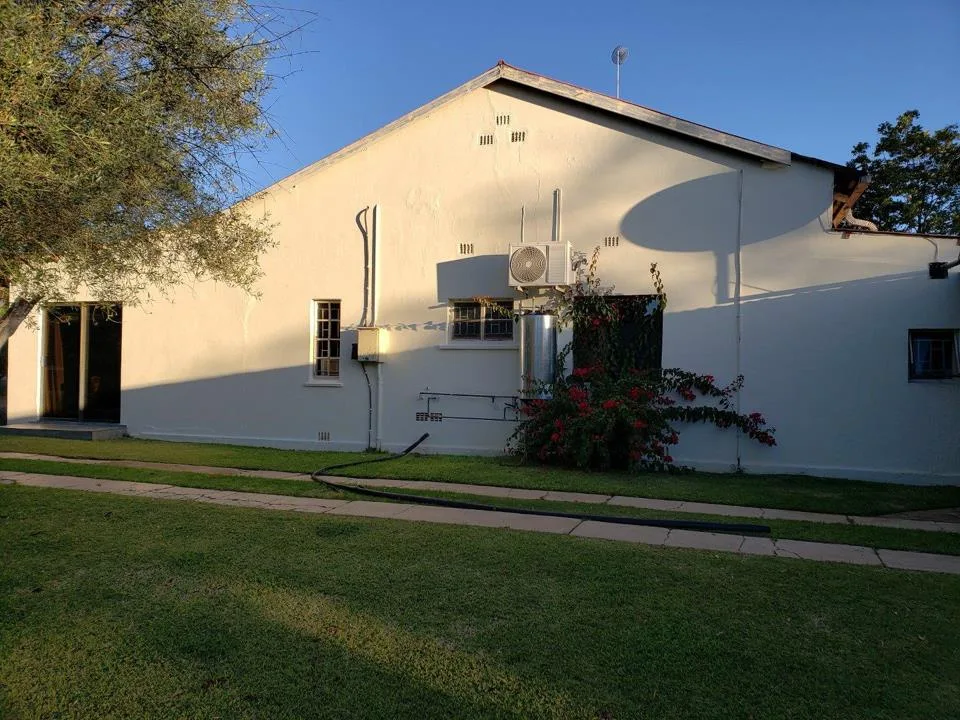 4 Bedroom House for sale in Jan Kempdorp