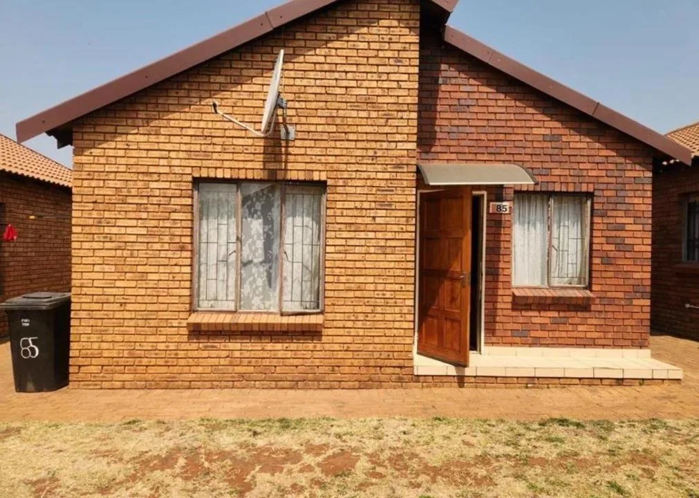 2 Bedroom Townhouse for sale in Protea Glen