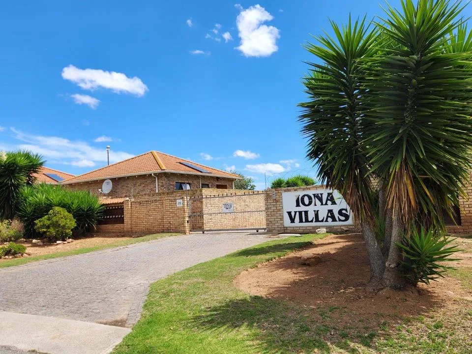 2 Bedroom House for sale in Campher Park
