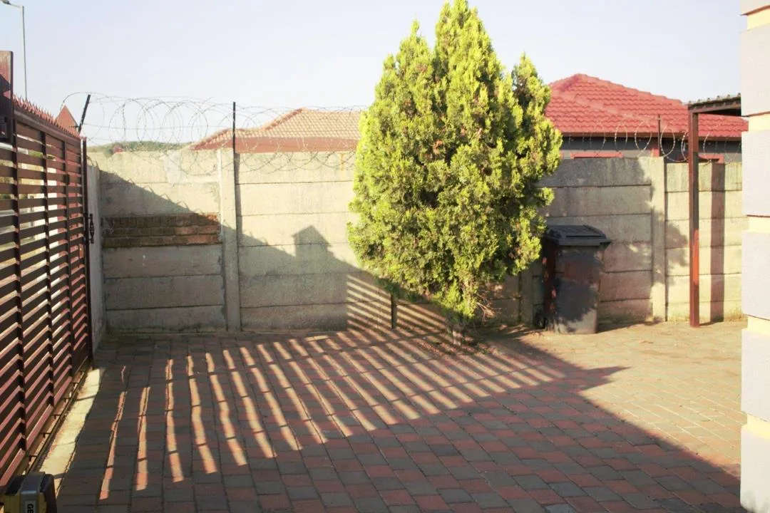 3 Bedroom House for sale in Lotus Gardens