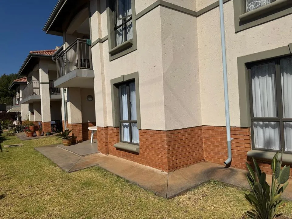 3 Bedroom Apartment / flat for sale in Featherwood Retirement Estate