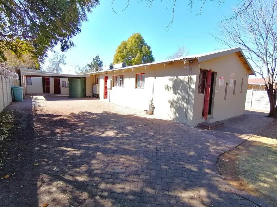13 Bedroom House for sale in Brandwag