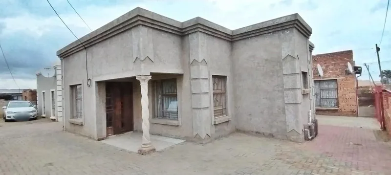 11 Bedroom House for sale in Phahameng