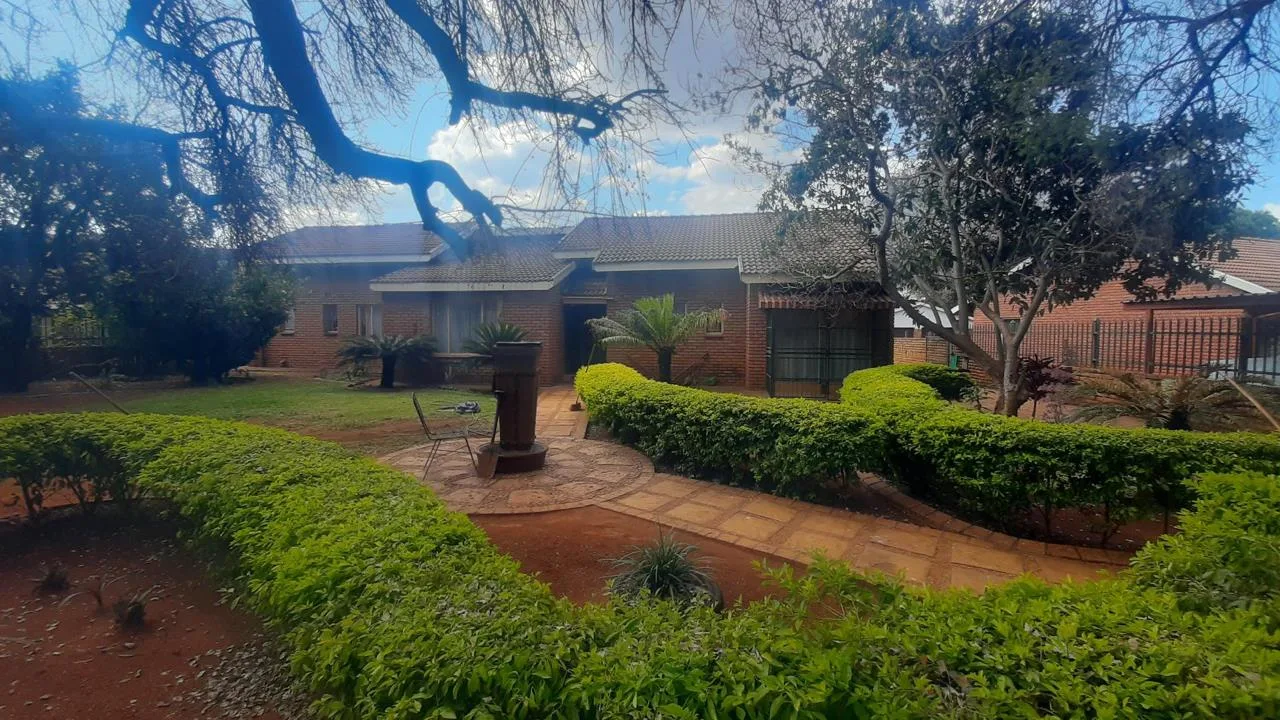 4 Bedroom House for sale in Mookgopong