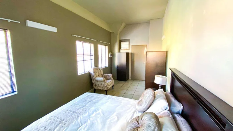 0.5 Bedroom Apartment / flat to rent in Johannesburg Central
