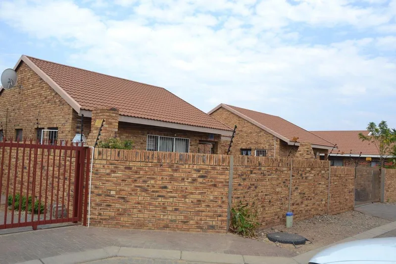 2 Bedroom House for sale in Riviera