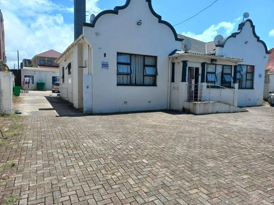 15 Bedroom House for sale in Southernwood