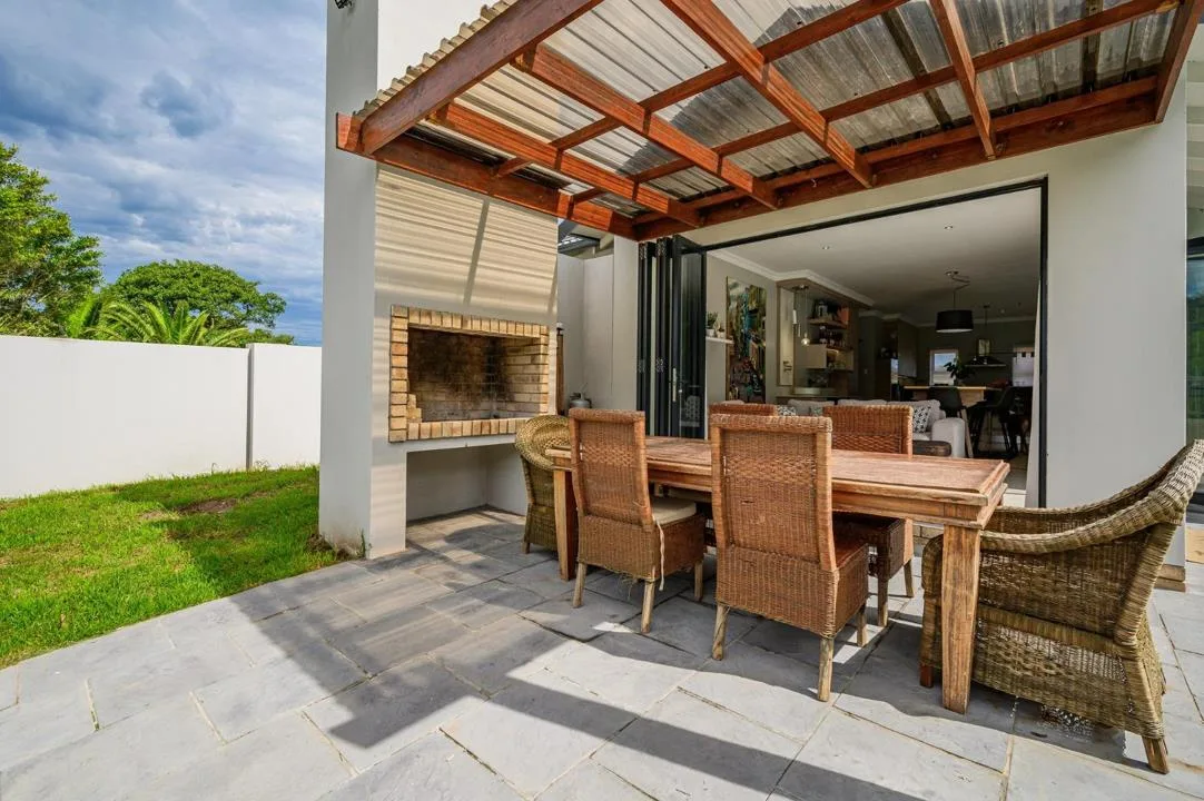 4 Bedroom Townhouse for sale in Lovemore Park