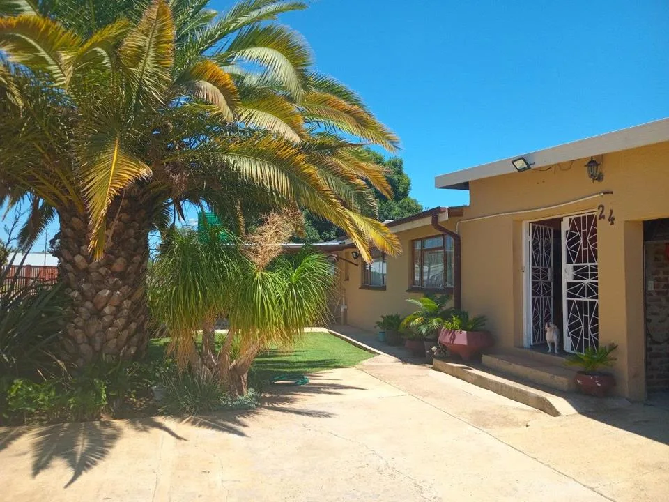 5 Bedroom House for sale in Bloemhof