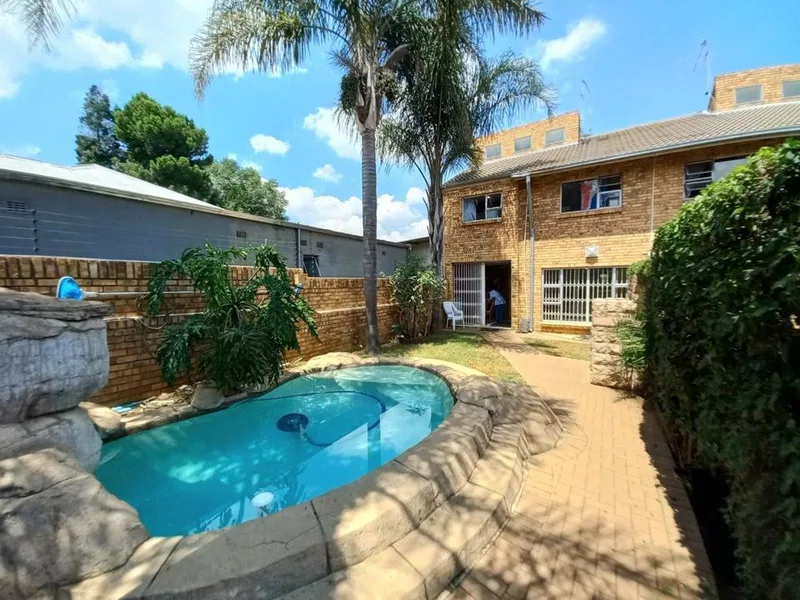 3 Bedroom Townhouse for sale in Edendale