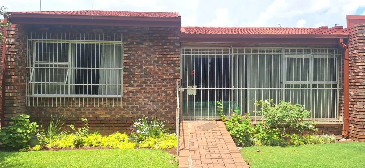 2 Bedroom Apartment / flat for sale in Roosheuwel Ext 1