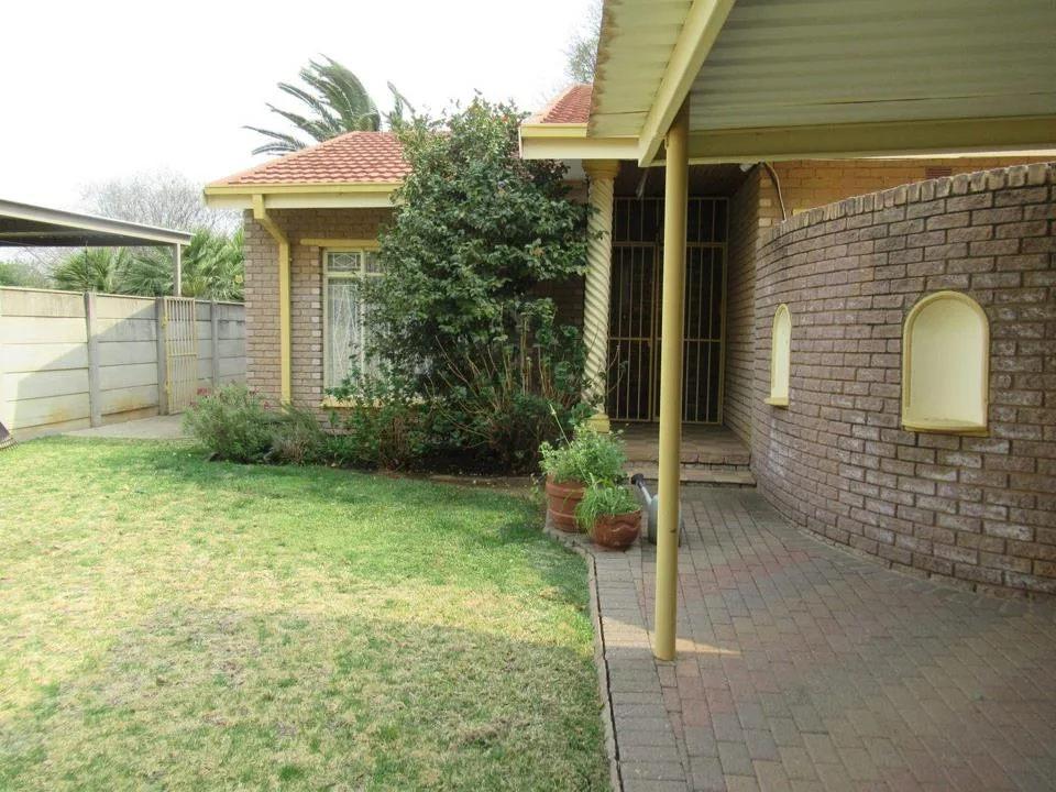 4 Bedroom House for sale in Riebeeckstad