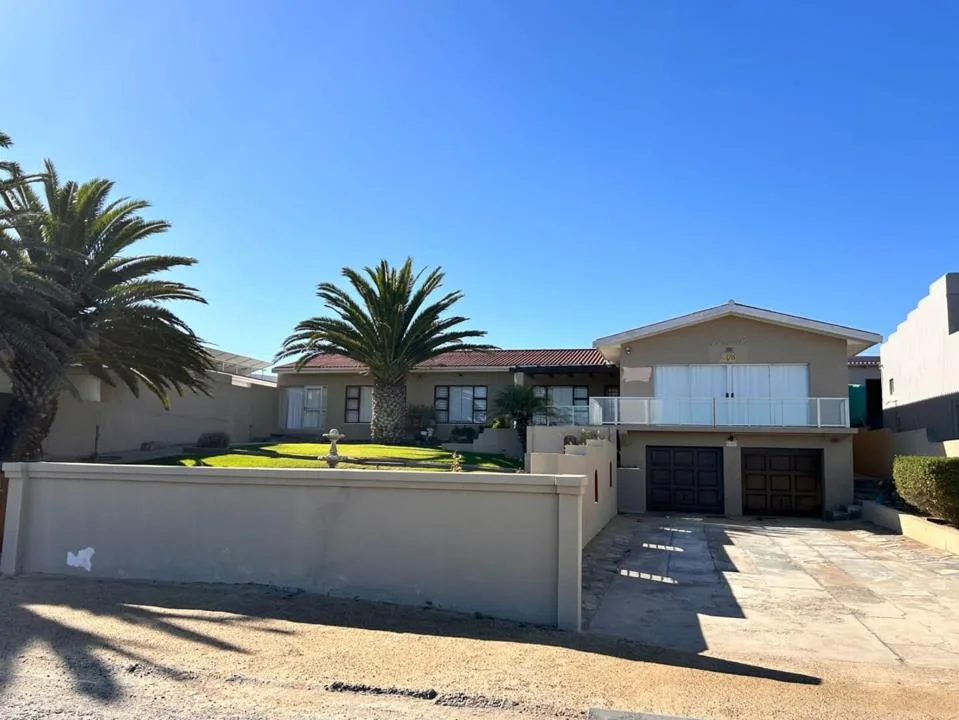 4 Bedroom House for sale in Port Nolloth