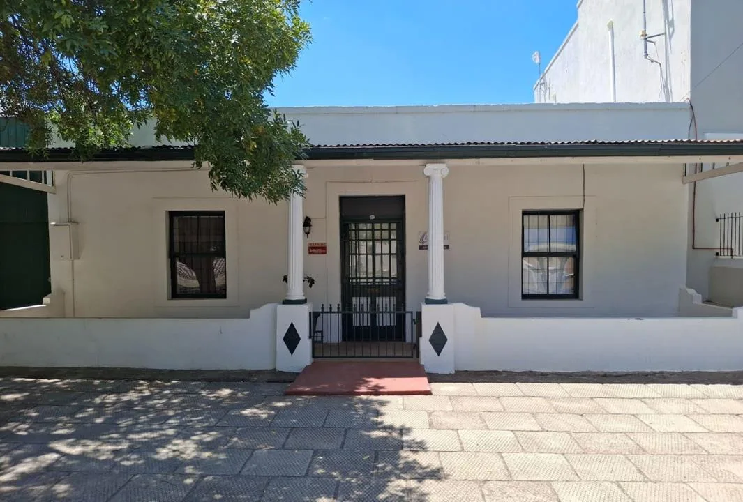 2 Bedroom House for sale in Graaff-Reinet