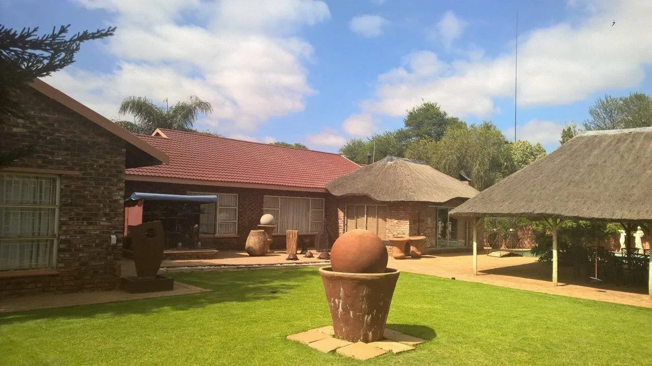 4 Bedroom House for sale in Wilkoppies