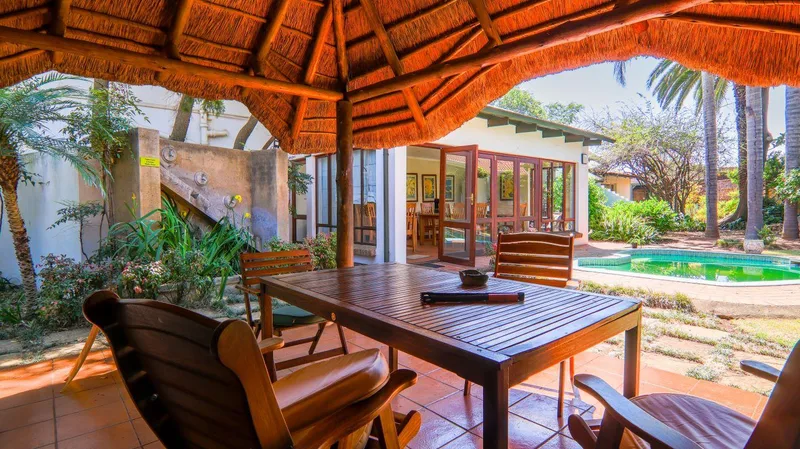 7 Bedroom House in Die Hoewes