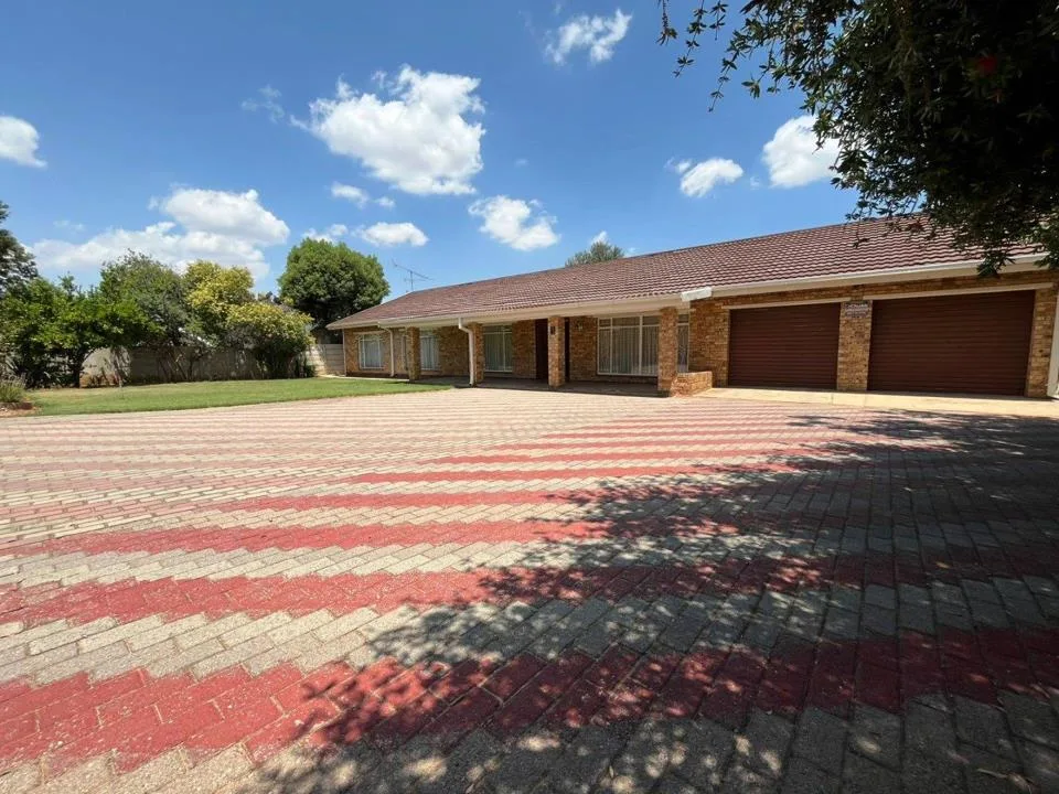 4 Bedroom House for sale in Riebeeckstad