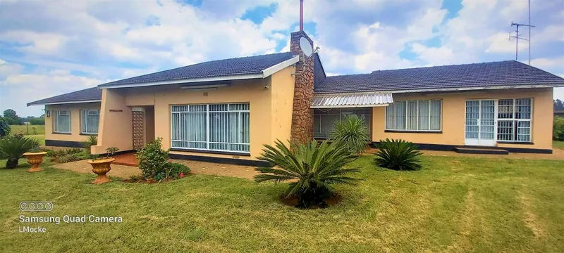 6 Bedroom House for sale in Valley Settlements AH