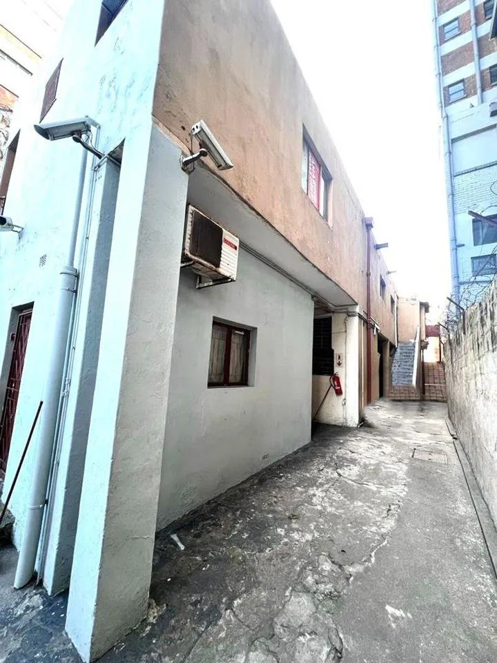 8 Bedroom House for sale in Umbilo