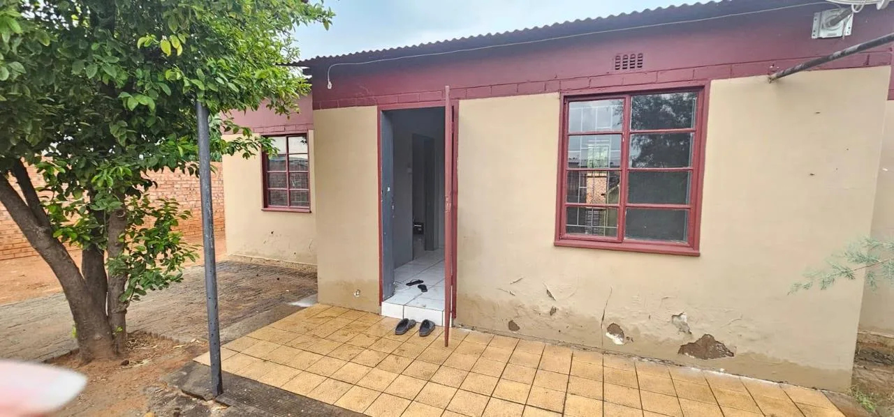 2 Bedroom House for sale in Floors