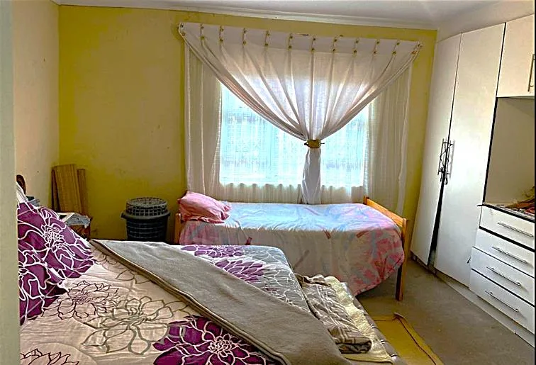 3 Bedroom House for sale in Nsiswakazi