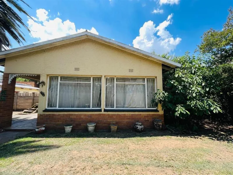 9 Bedroom House for sale in Sasolburg Central