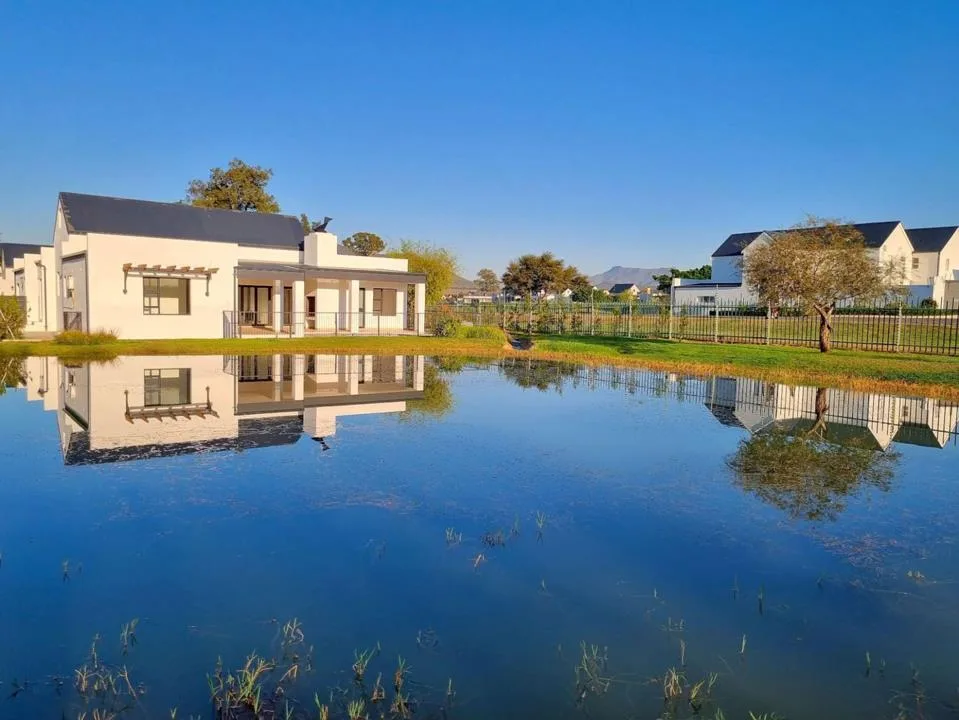 3 Bedroom House for sale in Silwerstrand Golf And River Estate