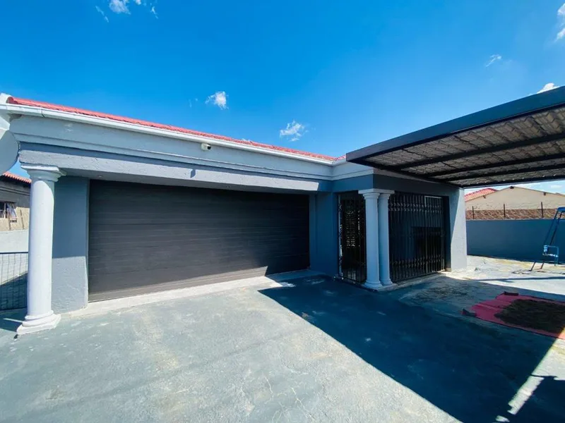 3 Bedroom House for sale in Tekwane South