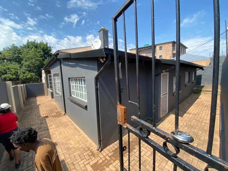 8 Bedroom House for sale in Brixton