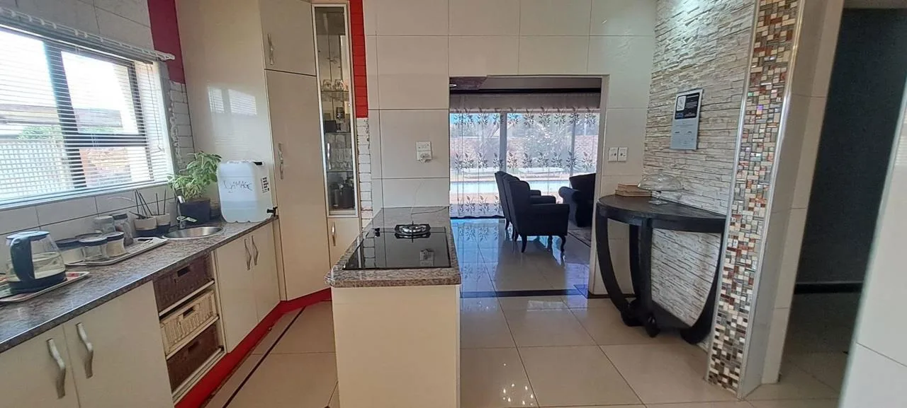 4 Bedroom House for sale in Beaconsfield
