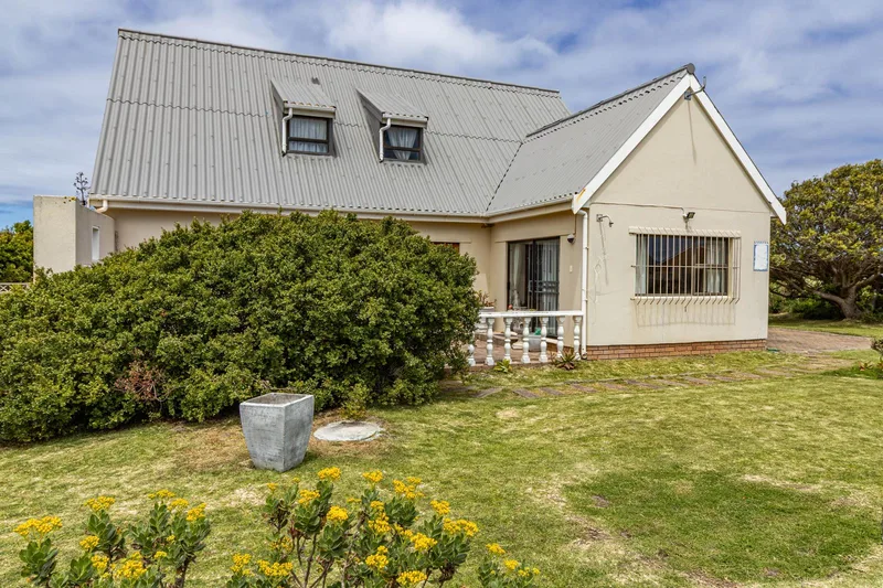 4 Bedroom House in Bettys Bay