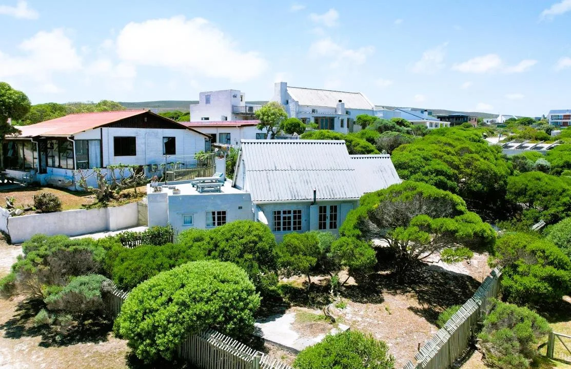 3 Bedroom House for sale in Suiderstrand