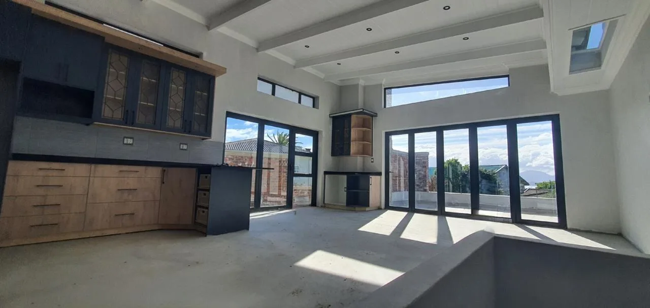 4 Bedroom House for sale in Mossel Bay Central
