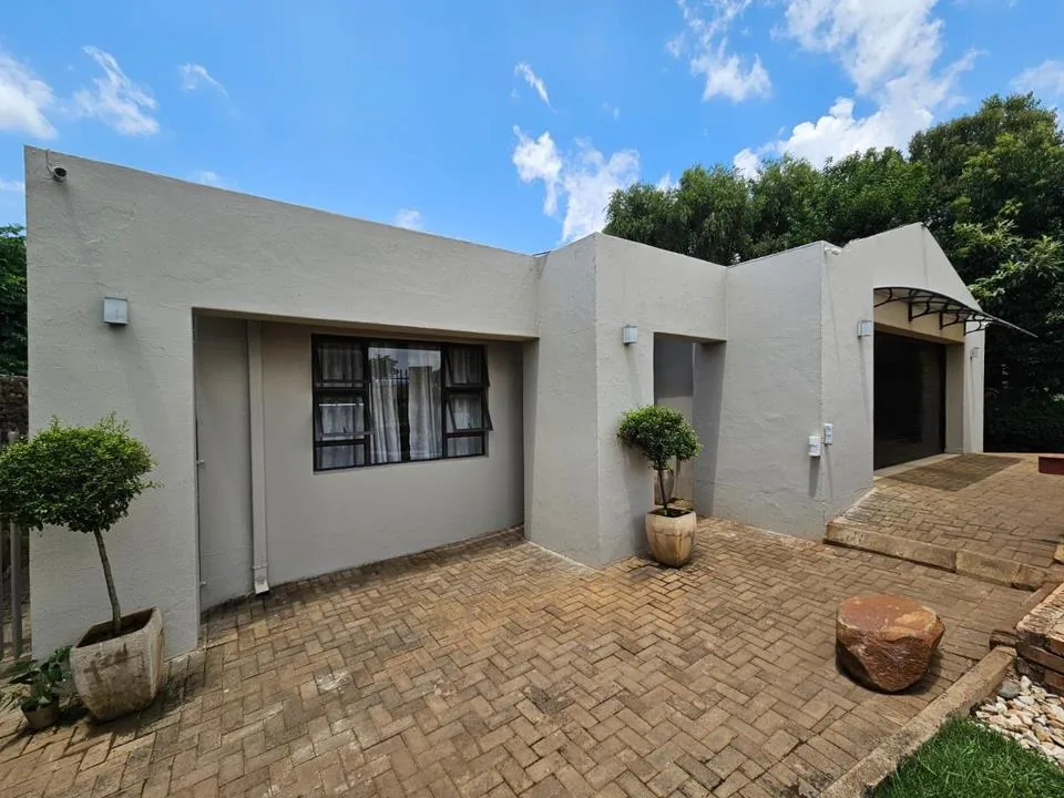 4 Bedroom House for sale in Hills View