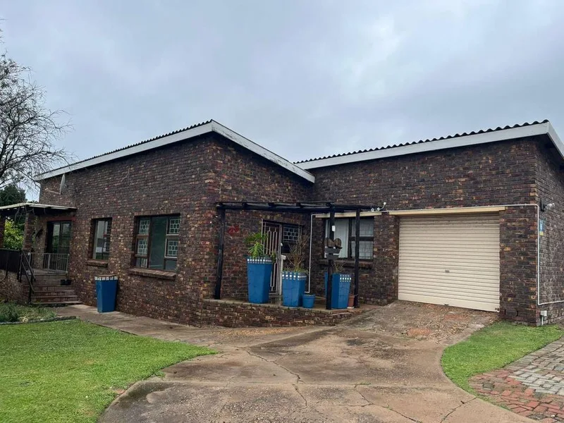 4 Bedroom House to rent in Wavecrest