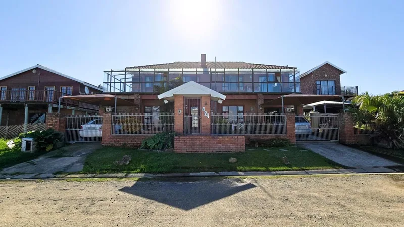 4 Bedroom House for sale in Sunrise On Sea