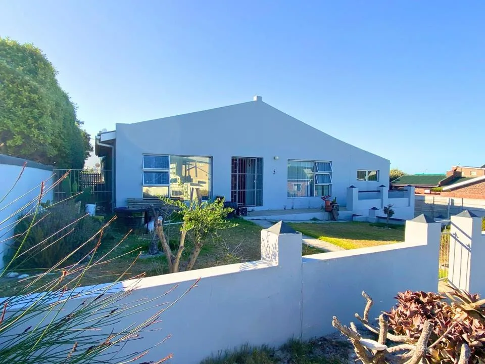3 Bedroom House for sale in De Kelders