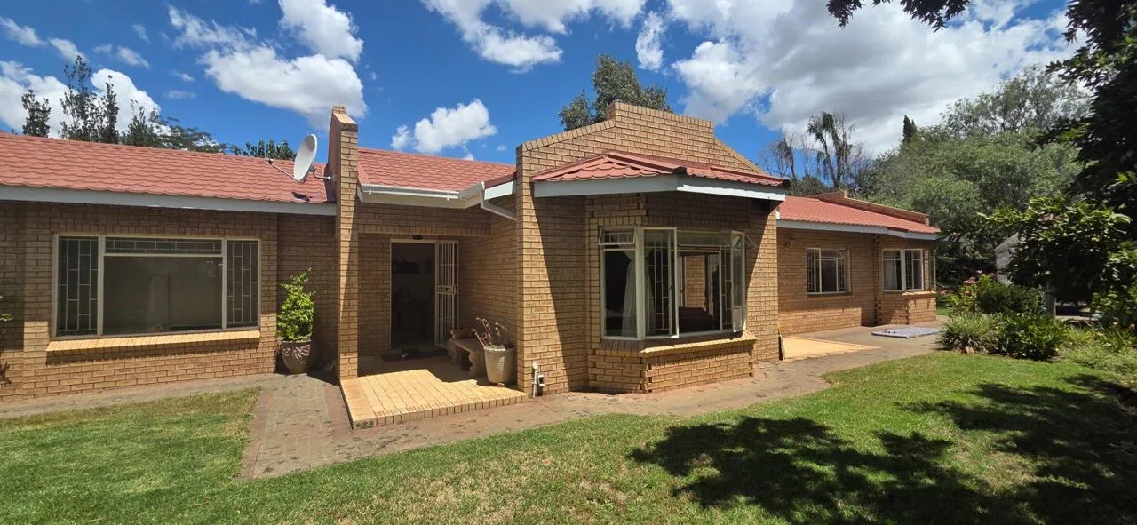 5 Bedroom House for sale in Universitas