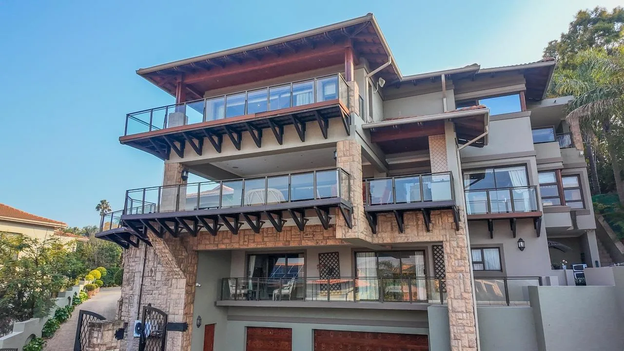 6 Bedroom House for sale in Birdwood Estate