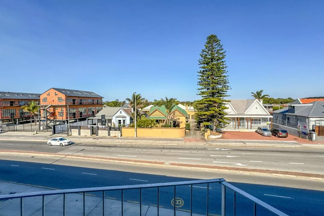 2 Bedroom Apartment / flat to rent in South End