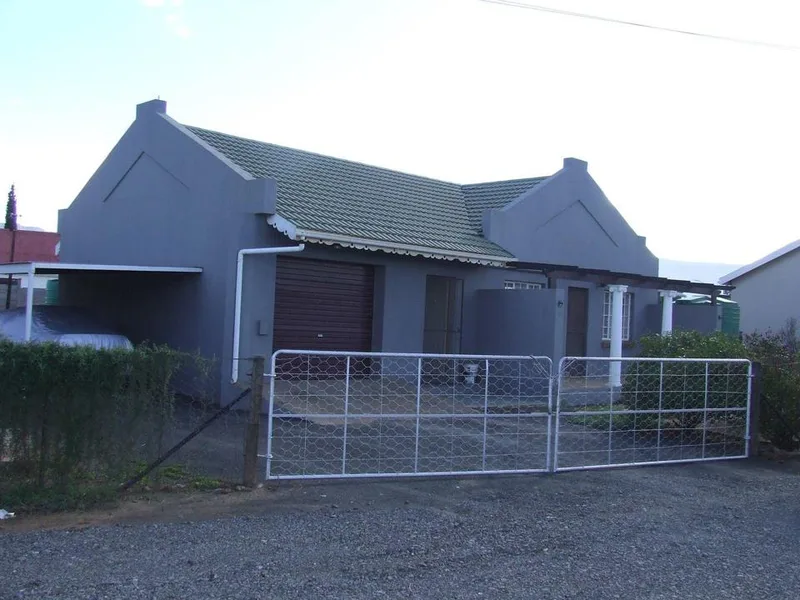 2 Bedroom House for sale in Calvinia