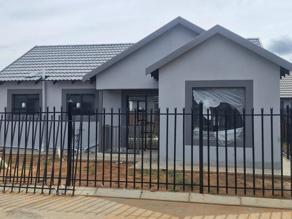 3 Bedroom House for sale in Bloemspruit