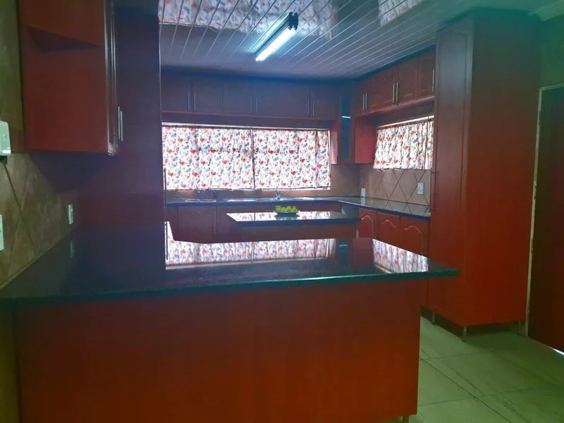 5 Bedroom House for sale in Lower Bo-dorp