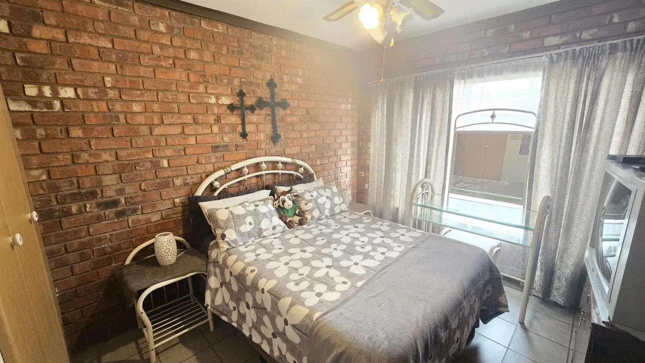 2 Bedroom Townhouse for sale in Uitsig