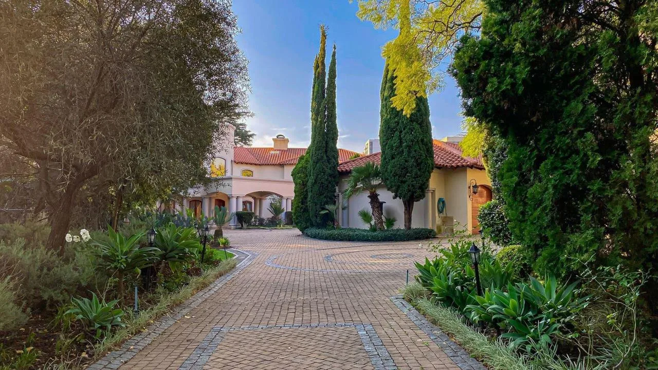 7 Bedroom House to rent in Hyde Park